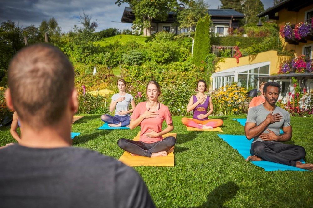 Morgen Meditation im Rooftop Garden