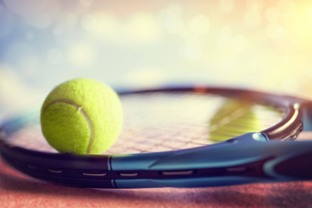 Tennis spielen am hauseigenen Sandplatz